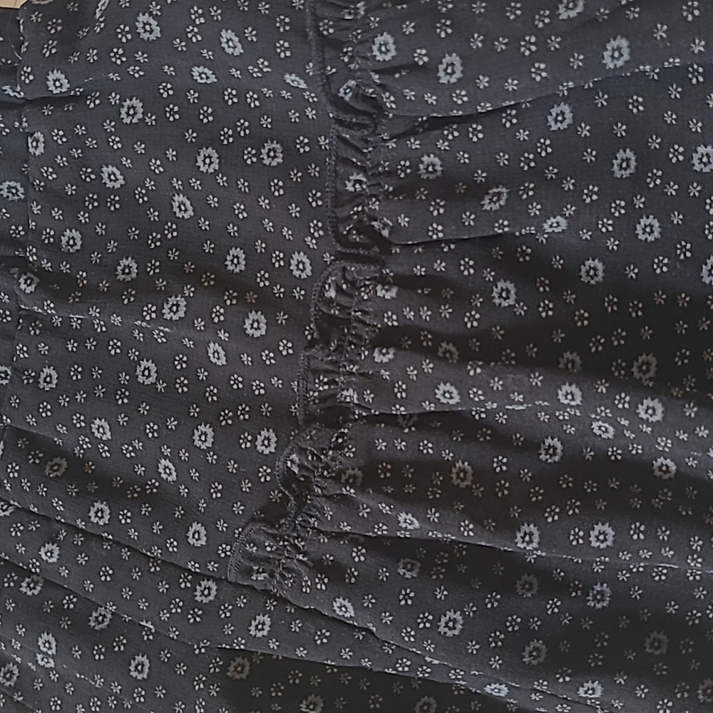 [NWT] Old Navy Ditsy Floral Black & Grey Tiered Mini Skirt - Fully Lined (Small) - Picture 13 of 16